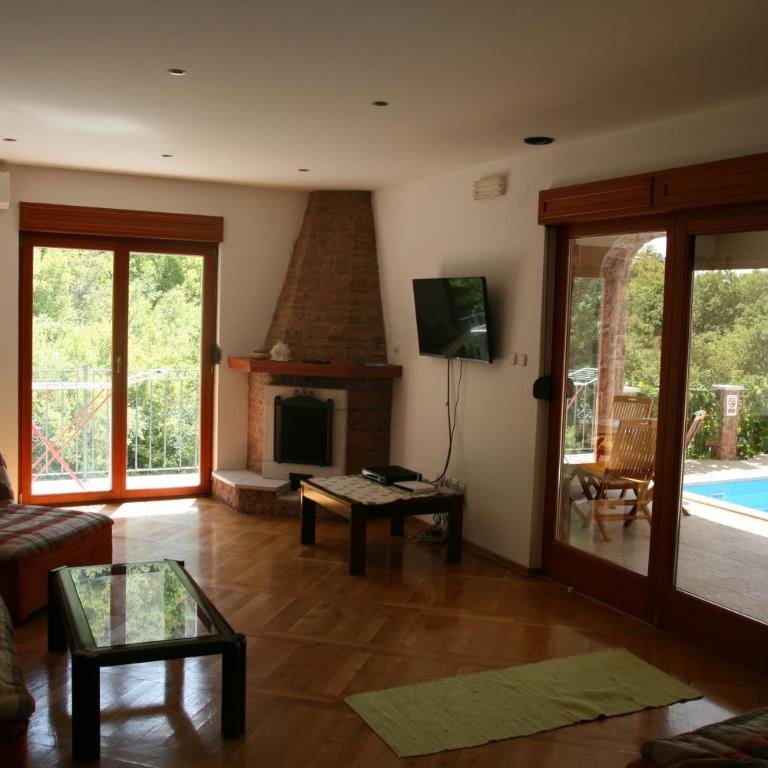 Apartments Villa Čučuk - Apartman sa 2 Spavaće Sobe i Popločanim Dvorištem - 3