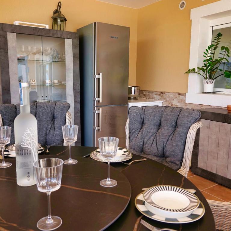 Happiness Chalet with Heated Swimming Pool - Villa con piscina privada - 18