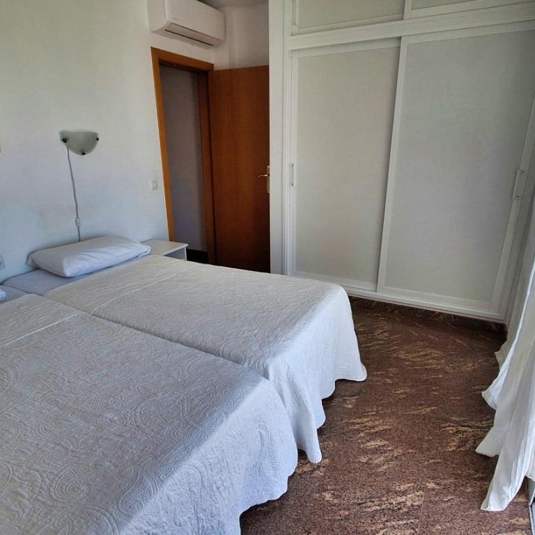 Happiness Chalet with Heated Swimming Pool - Villa con piscina privada - 40