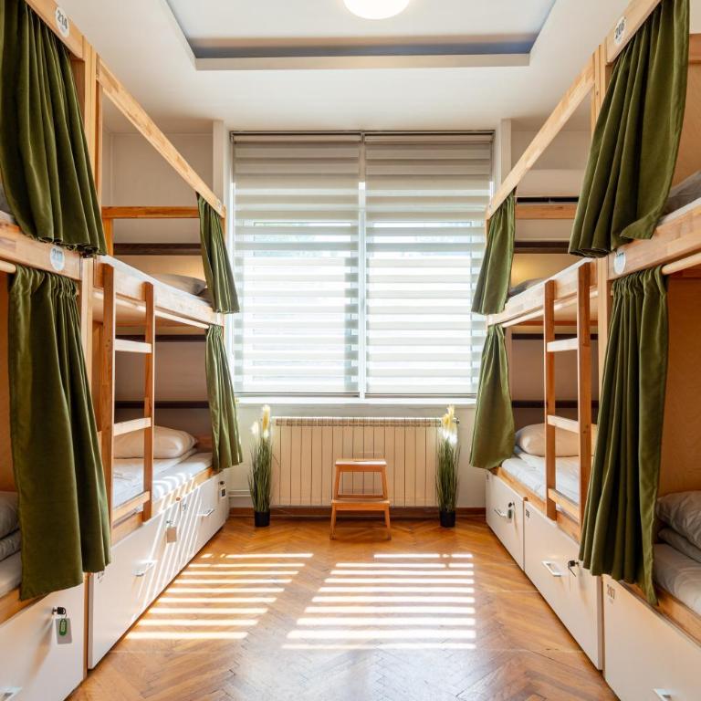 Cabbage Hostel - Krevet u Osmokrevetnoj Mešovitoj Spavaonici - 7