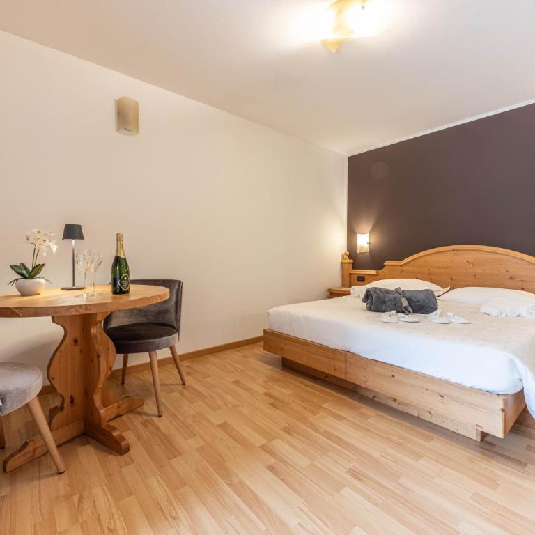 Hotel La Perla - Family Room with Terrace - 2