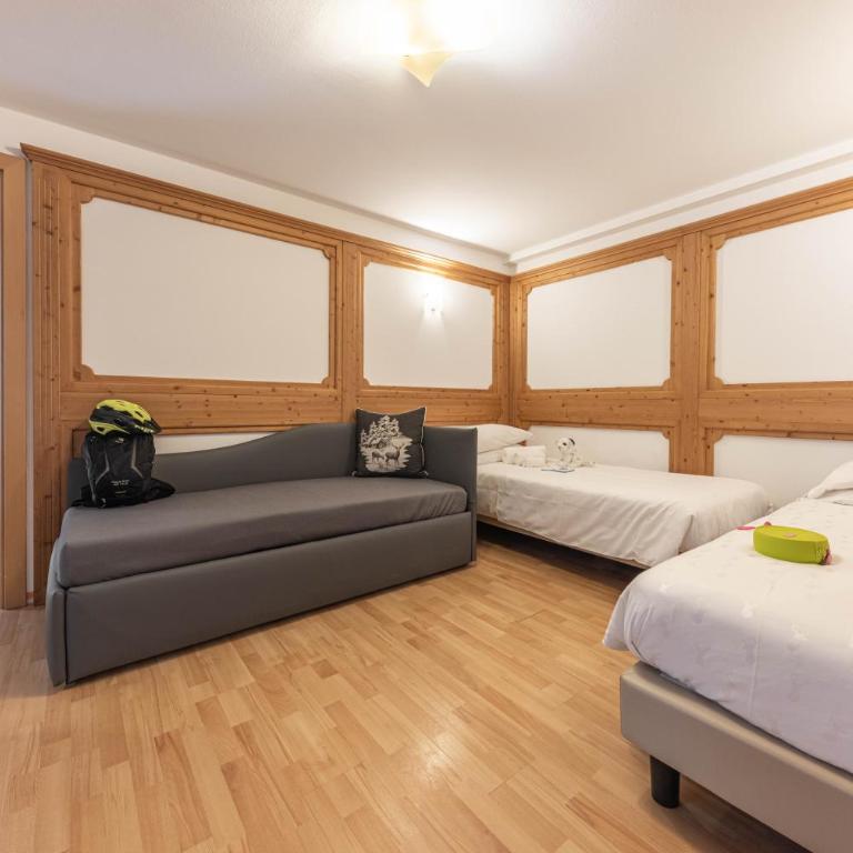 Hotel La Perla - Family Room with Terrace - 5