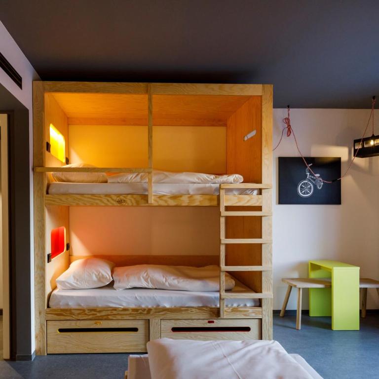 DJH moun10 Jugendherberge - Youth Hostel - membership required! - Habitación Cuádruple con baño - 8