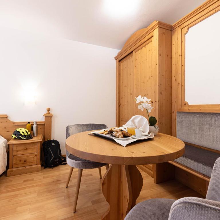 Hotel La Perla - Family Room - 3