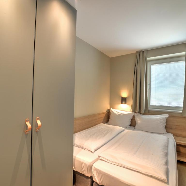 Der Gletscherblick By Kaprun Rentals - Two-Bedroom Apartment with Mountain View - 3