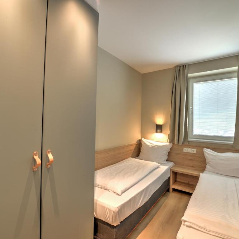 Der Gletscherblick By Kaprun Rentals - Two-Bedroom Apartment with Mountain View - 4