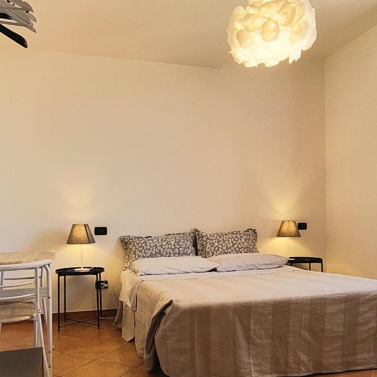 YAWHome B&B - Camera Matrimoniale Standard con Bagno in Comune - 2