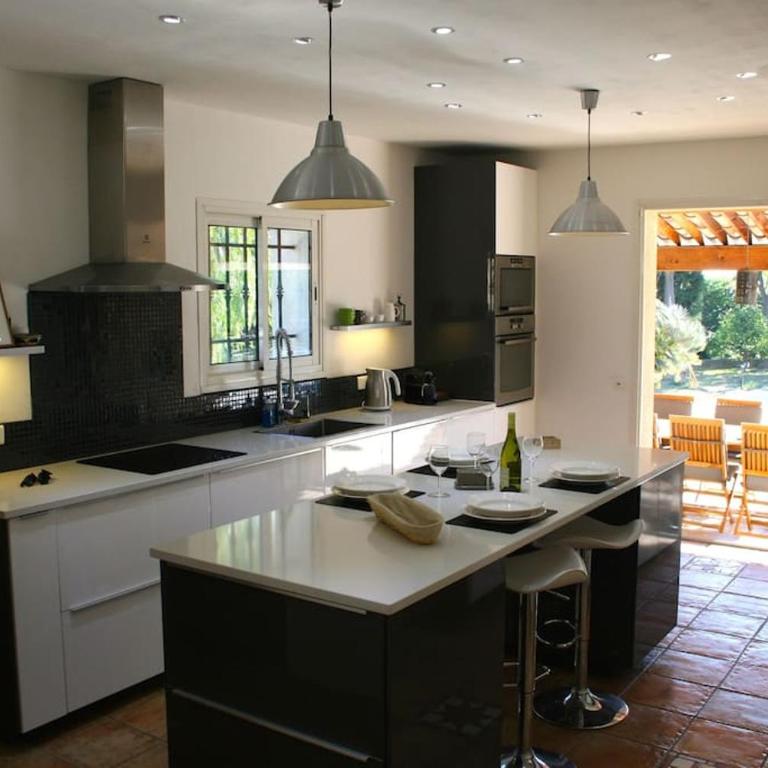 Spacious Villa Vallauris Cannes with AC throughout and large private pool - Villa - 21