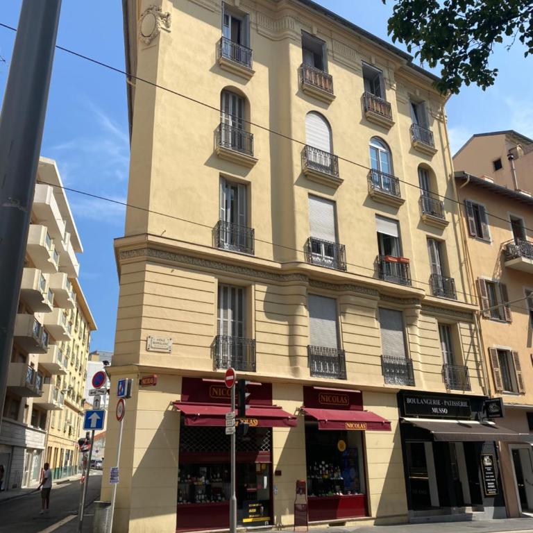 Spacieux appartement climatisé centre Nice - Appartement 3 Chambres - 2