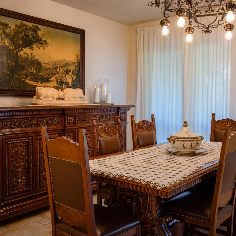 Villa Mara - Aosta - 200 mq - WiFi - Jacuzzi - Parcheggio - Giardino - Appartamento con 3 Camere da Letto - 4