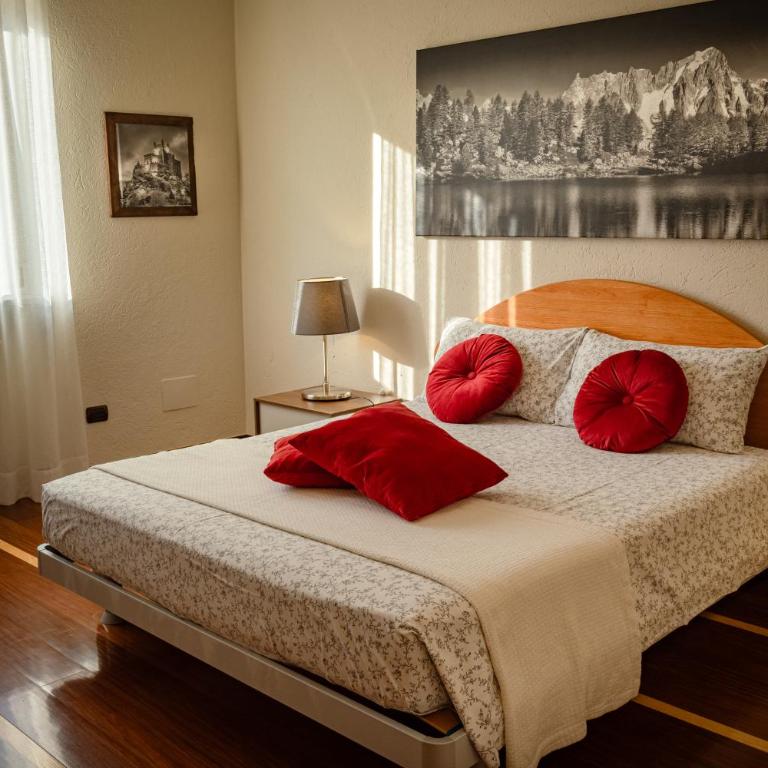 Villa Mara - Aosta - 200 mq - WiFi - Jacuzzi - Parcheggio - Giardino - Appartamento con 3 Camere da Letto - 6