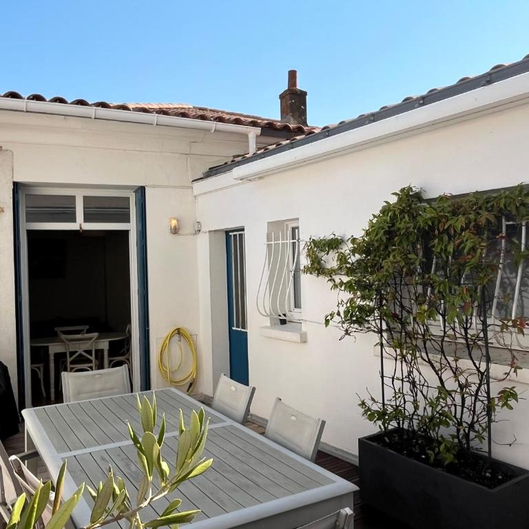 Bisson - One-Bedroom Apartment - 1
