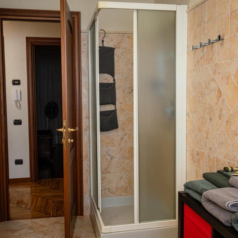 Villa Mara - Aosta - 200 mq - WiFi - Jacuzzi - Parcheggio - Giardino - Appartamento con 3 Camere da Letto - 38