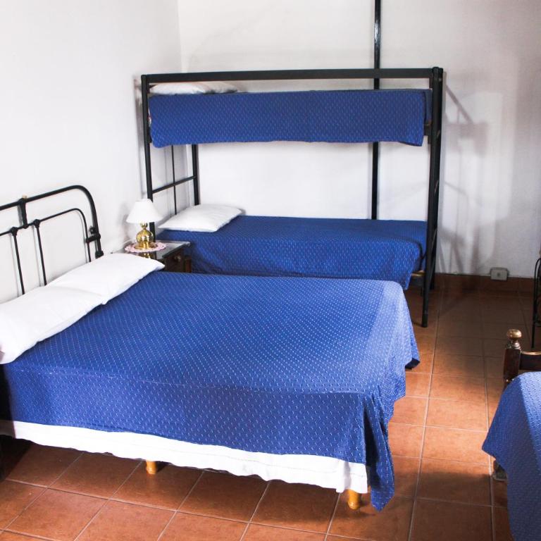 Hostal San Jorge - Family Room with Private Bathroom - 1