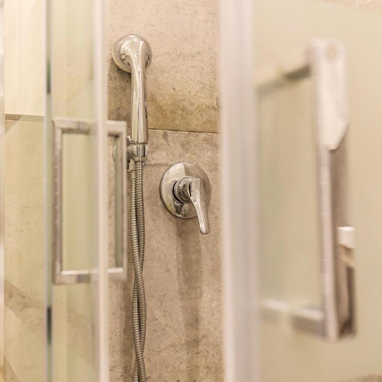 Titina Suites Apartment Rome - Camera Matrimoniale con Bagno Privato - 4