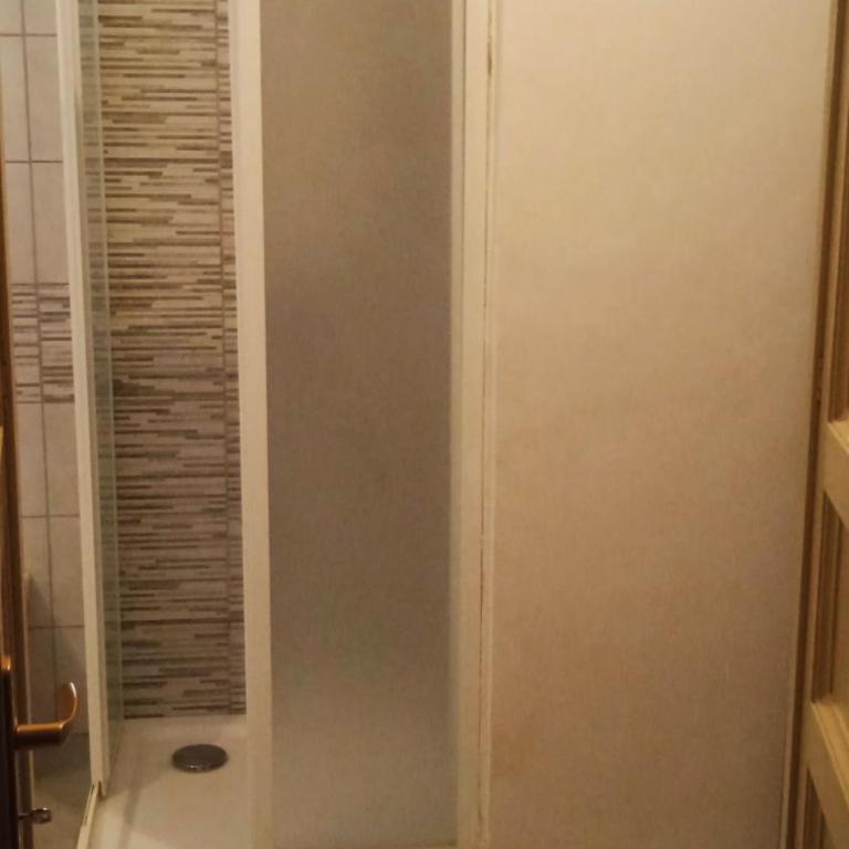 Bed And Books - Standard Double Room with Shared Bathroom - 14