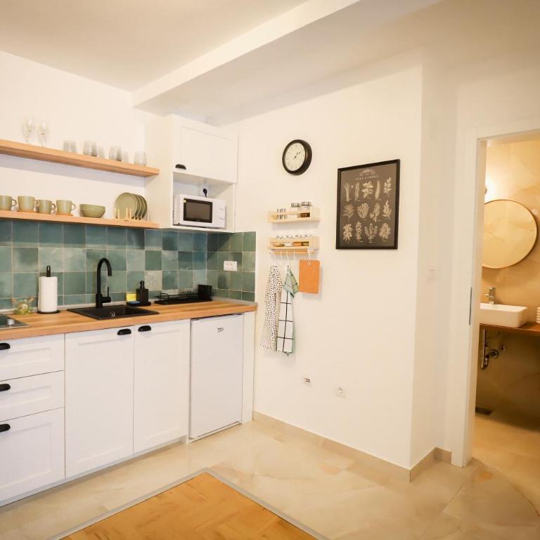 Grey Apartment On the Hill - One-Bedroom Apartment - 13