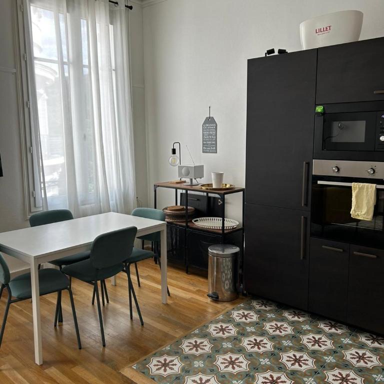 Martroi - Cœur de Ville - 3 pièces 80 m2 TV - Internet haut débit - loisirs et affaires - Two-Bedroom Apartment - 5