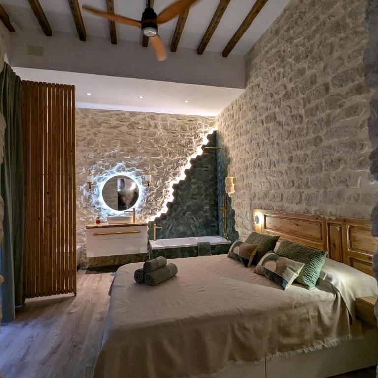 Oasis - One-Bedroom Apartment - 1