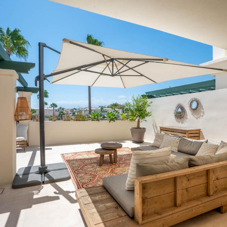 StayatSas Marbella Luxury 2 BR Apartment, 80 m2 Private Terrace, Huge Pools, Private Parking Walk to Beach & Puerto Banús - Two-Bedroom Apartment with Balcony and Terrace - 28