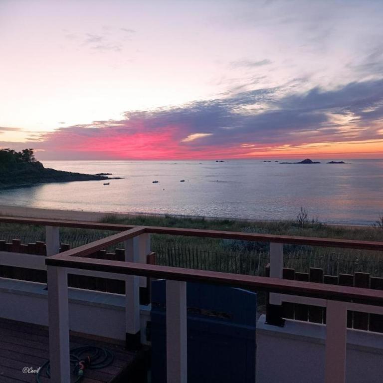 Vue sur Mer panoramique, accès direct plage - Three-Bedroom Villa - 15