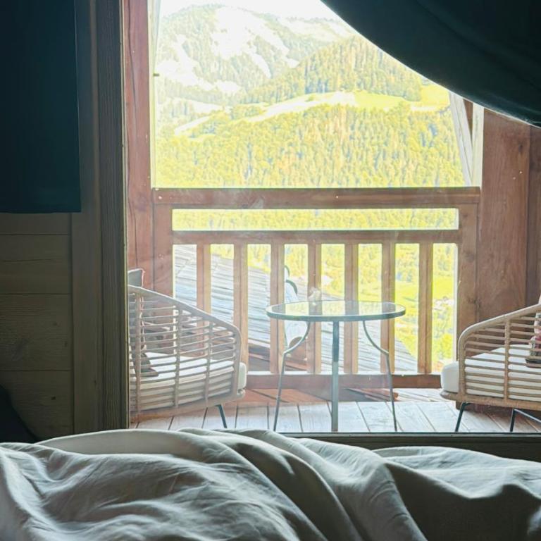 Luxury Megève Chalet, sleeps 8 with Mountain Views and Jacuzzi - Chalet - 2