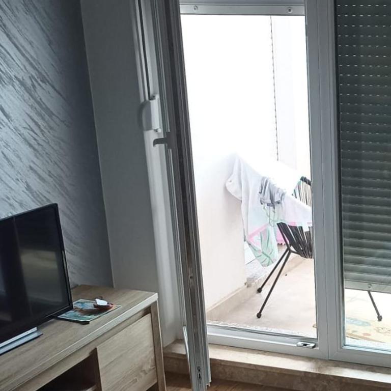 Apartman centar grada 1 - Apartman sa Pogledom na Bazen - 12