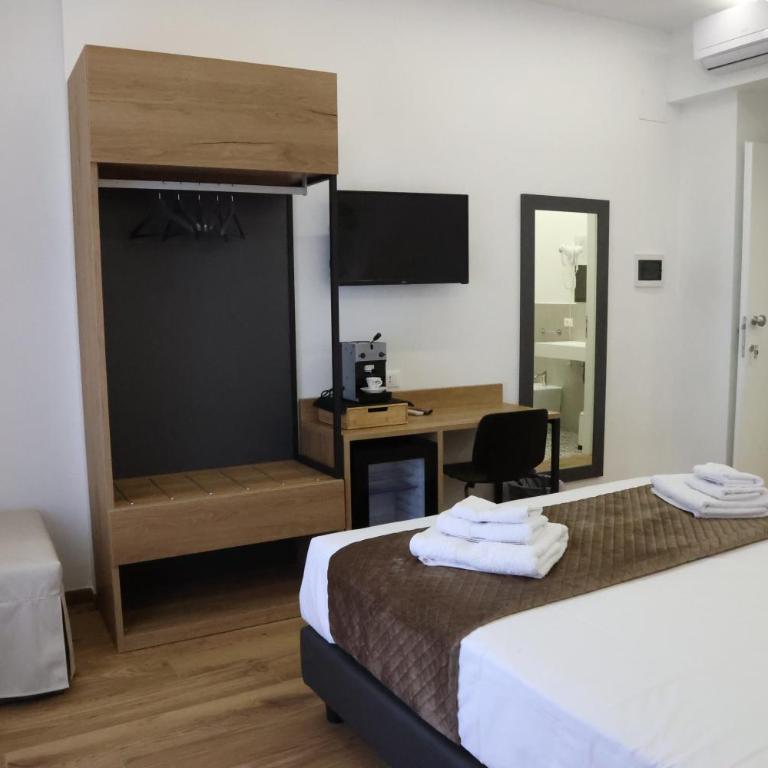 Palermo Centro Affittacamere Spina - Deluxe Double Room (2 Adults + 1 Child) - 3