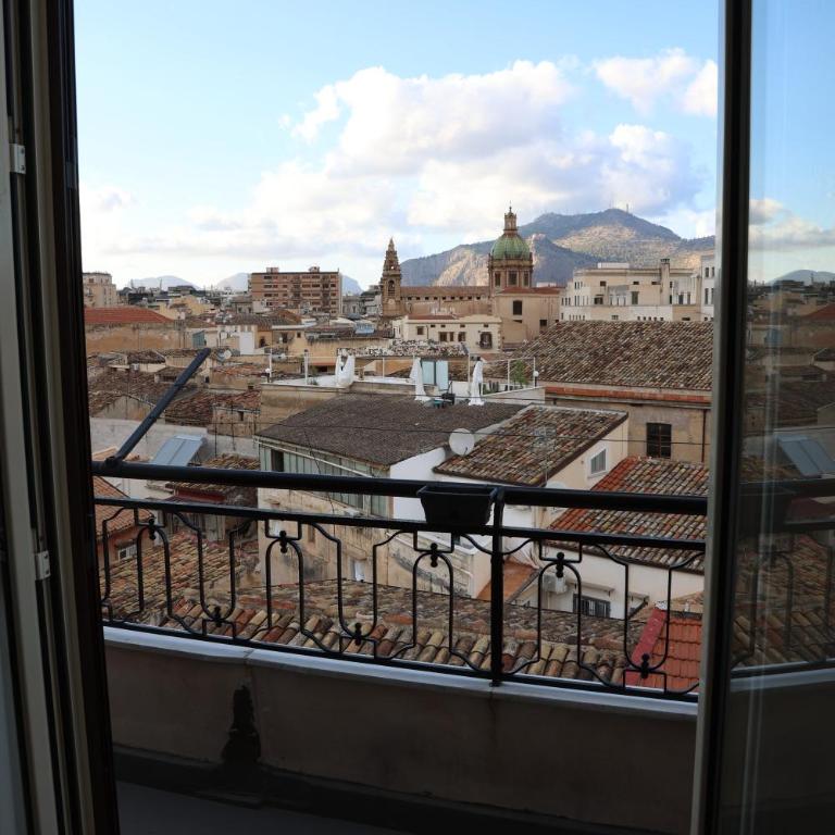 Palermo Centro Affittacamere Spina - Deluxe Double Room (2 Adults + 1 Child) - 1