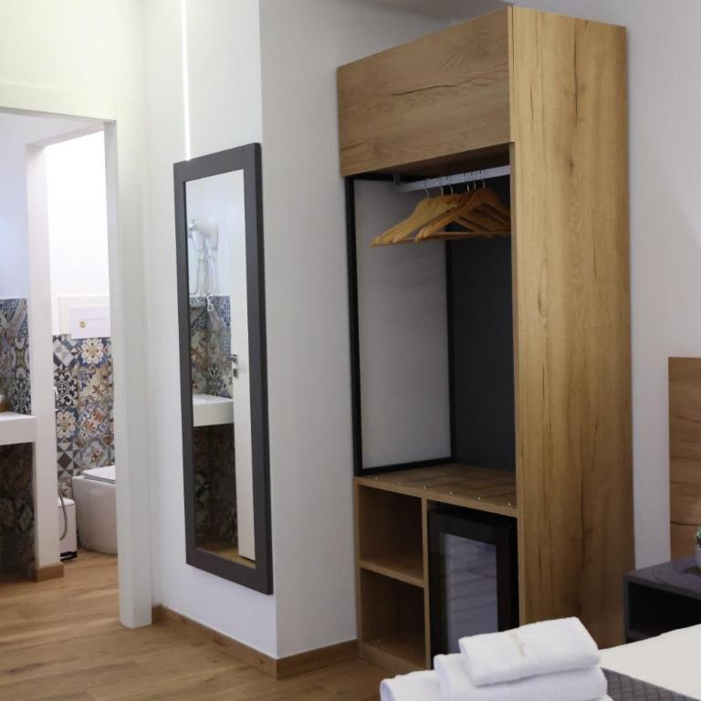Palermo Centro Affittacamere Spina - Triple Room with Terrace - 1