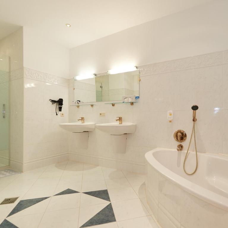 Hotel Sonnenhügel, inklusive SommerCard - Apartment Suite mit 3 Schlafzimmern - 3
