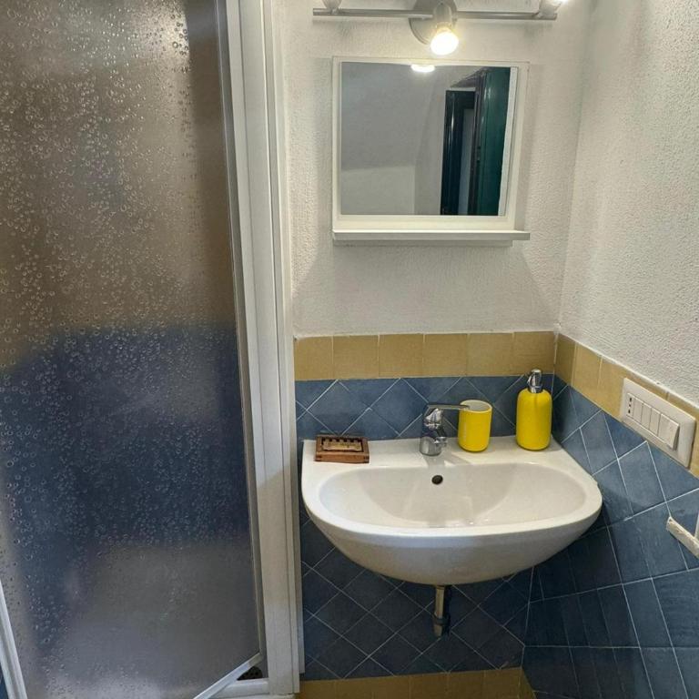 Il Vicoletto - Camera Doppia con Letti Singoli con Bagno Privato Esterno - 5