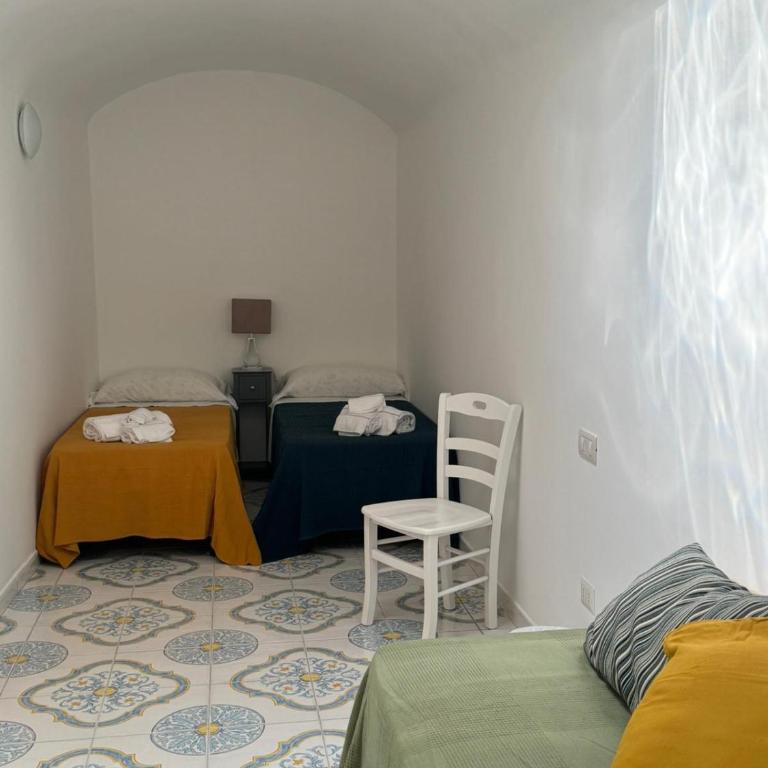 Il Vicoletto - Camera Doppia con Letti Singoli con Bagno Privato Esterno - 6
