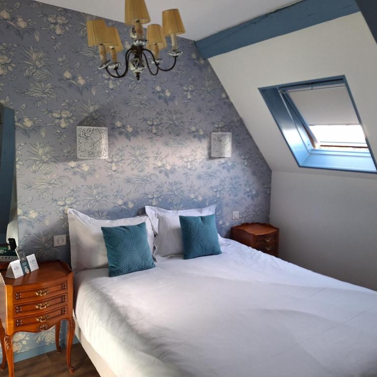 Hotel de Charme La Bonne Adresse - Logis hotels - Chambre Double Charmante - 17