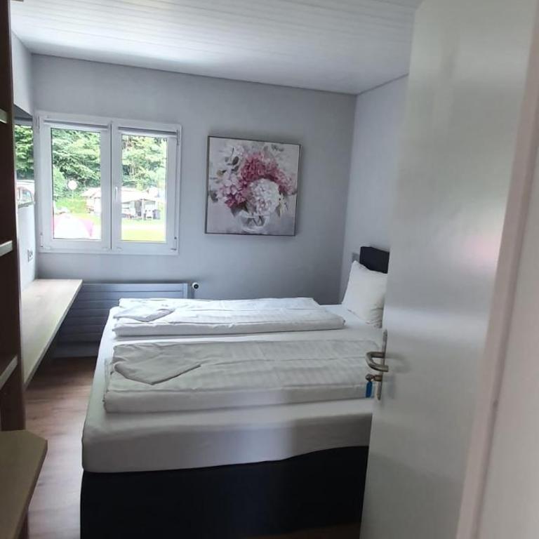 Sleep and Go - Budget - Standard Doppelzimmer mit Gemeinschaftsbad - 1