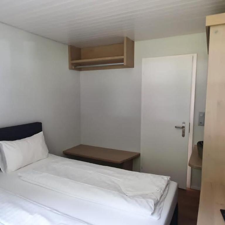 Sleep and Go - Budget - Standard Doppelzimmer mit Gemeinschaftsbad - 2