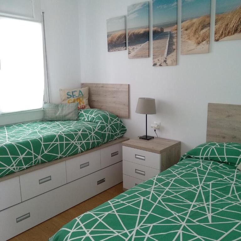 A une minute de la plage! - Two-Bedroom Apartment - 18