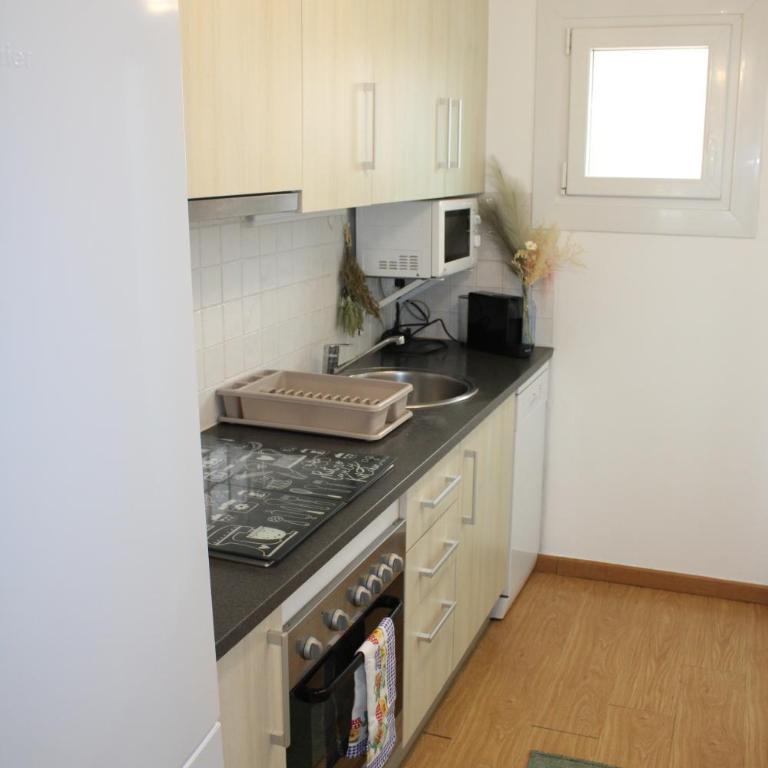 A une minute de la plage! - Two-Bedroom Apartment - 22