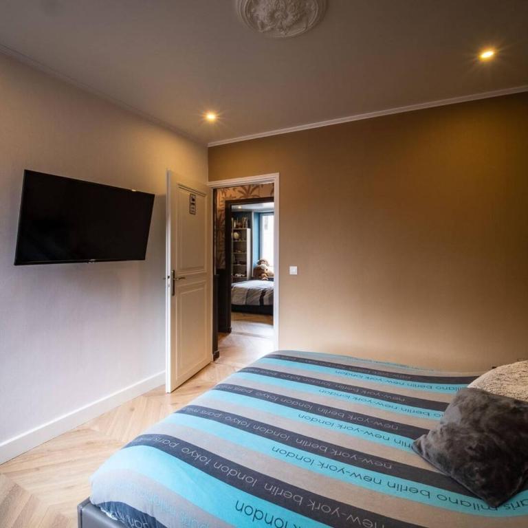 Duplex Jeanne d'Arc Billard Baby en option Escape Game Logements Insolites - Appartement 2 Chambres avec Terrasse - 24