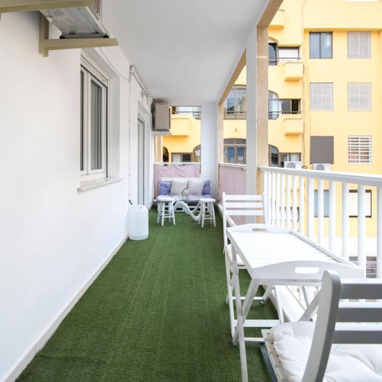 Piso reformado cerca de la Playa y el Supermercado - Two-Bedroom Apartment with Balcony - 4