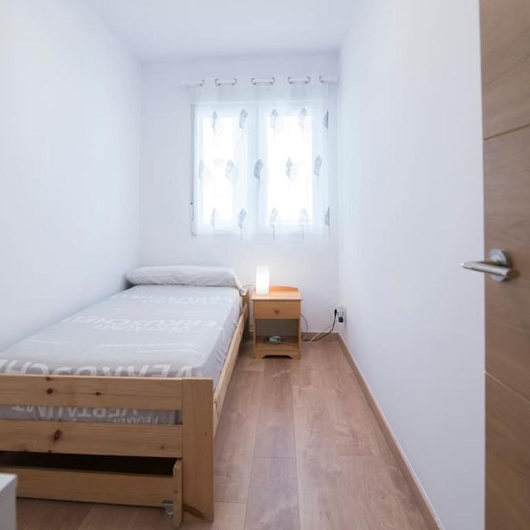 Piso reformado cerca de la Playa y el Supermercado - Two-Bedroom Apartment with Balcony - 11