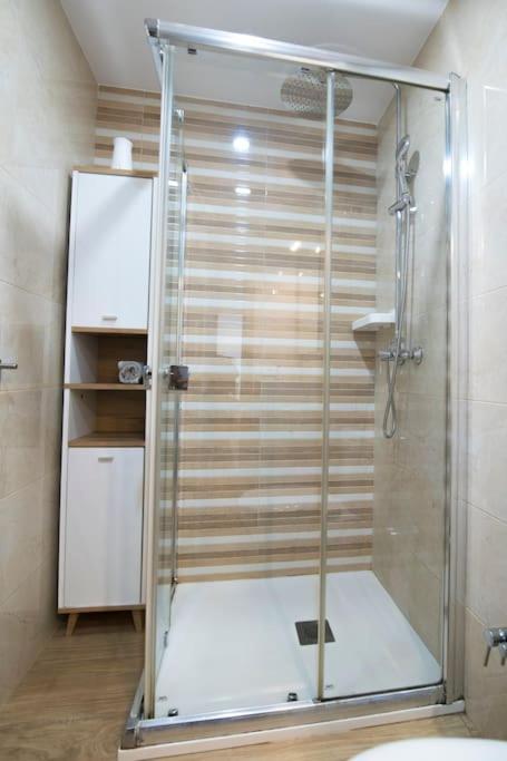 Piso reformado cerca de la Playa y el Supermercado - Two-Bedroom Apartment with Balcony - 16