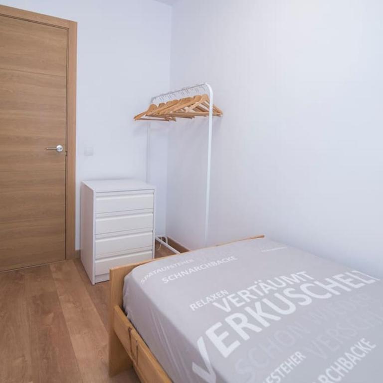 Piso reformado cerca de la Playa y el Supermercado - Two-Bedroom Apartment with Balcony - 19