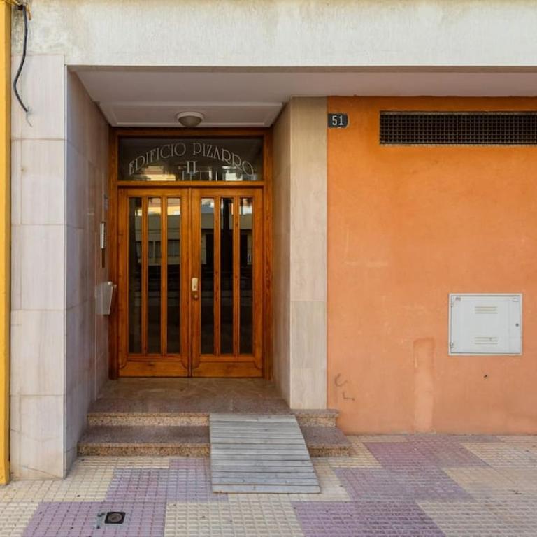 Piso reformado cerca de la Playa y el Supermercado - Two-Bedroom Apartment with Balcony - 24