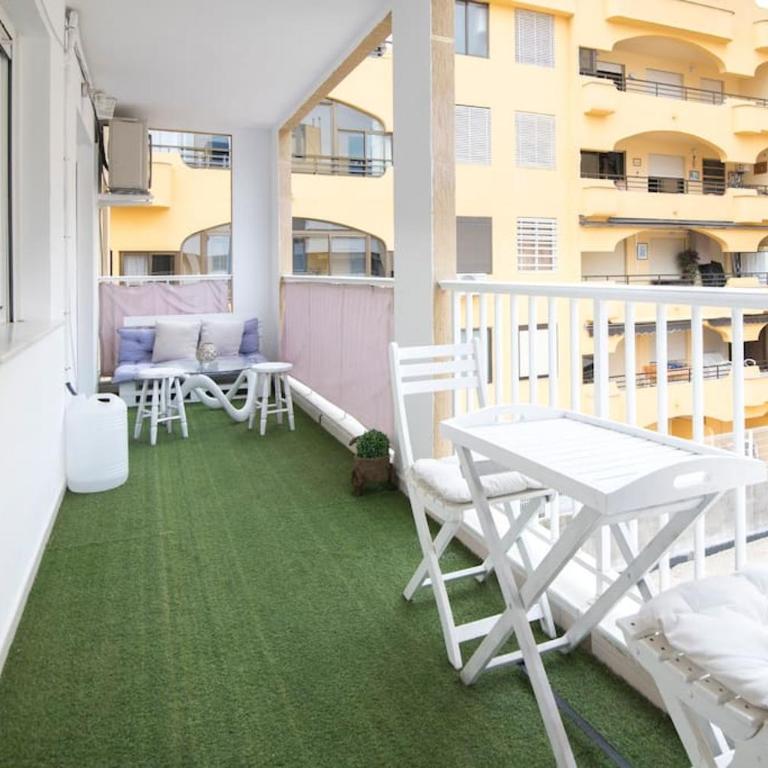 Piso reformado cerca de la Playa y el Supermercado - Two-Bedroom Apartment with Balcony - 26