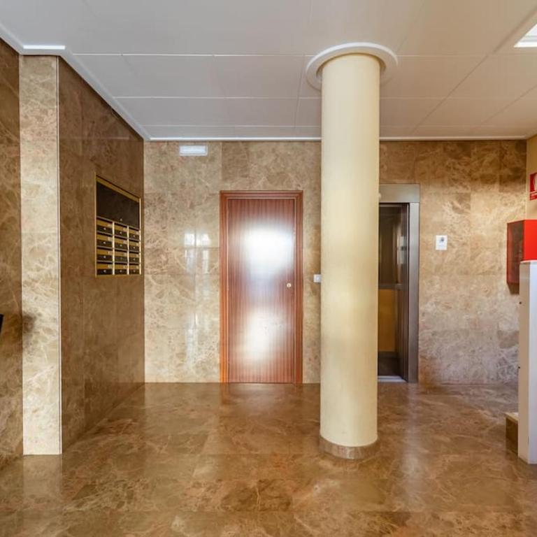 Piso reformado cerca de la Playa y el Supermercado - Two-Bedroom Apartment with Balcony - 28