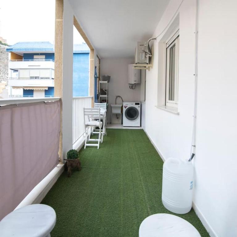 Piso reformado cerca de la Playa y el Supermercado - Two-Bedroom Apartment with Balcony - 34