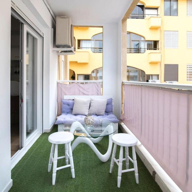 Piso reformado cerca de la Playa y el Supermercado - Two-Bedroom Apartment with Balcony - 39