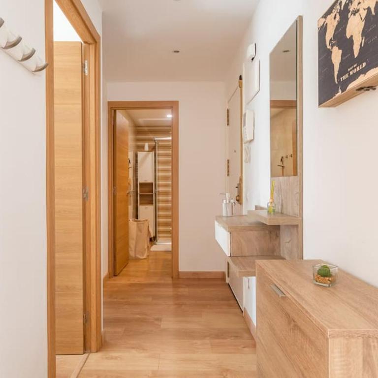 Piso reformado cerca de la Playa y el Supermercado - Two-Bedroom Apartment with Balcony - 42