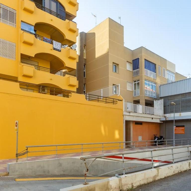 Piso reformado cerca de la Playa y el Supermercado - Two-Bedroom Apartment with Balcony - 43